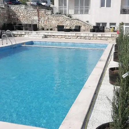 Aparthotel с изглед към морето и външен басейн *